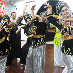 バジャウ族伝統舞踊